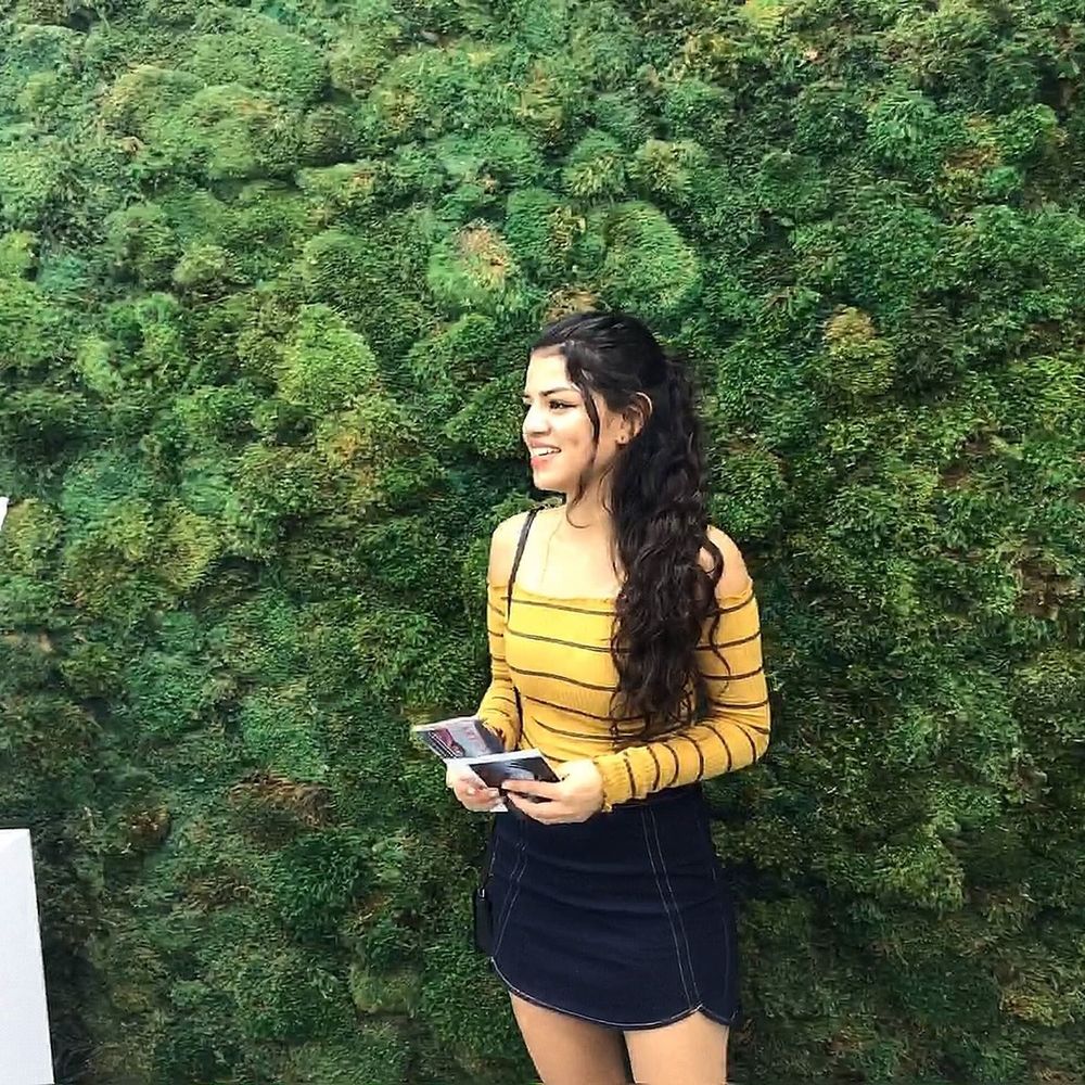 Meet your Posher, Eleana